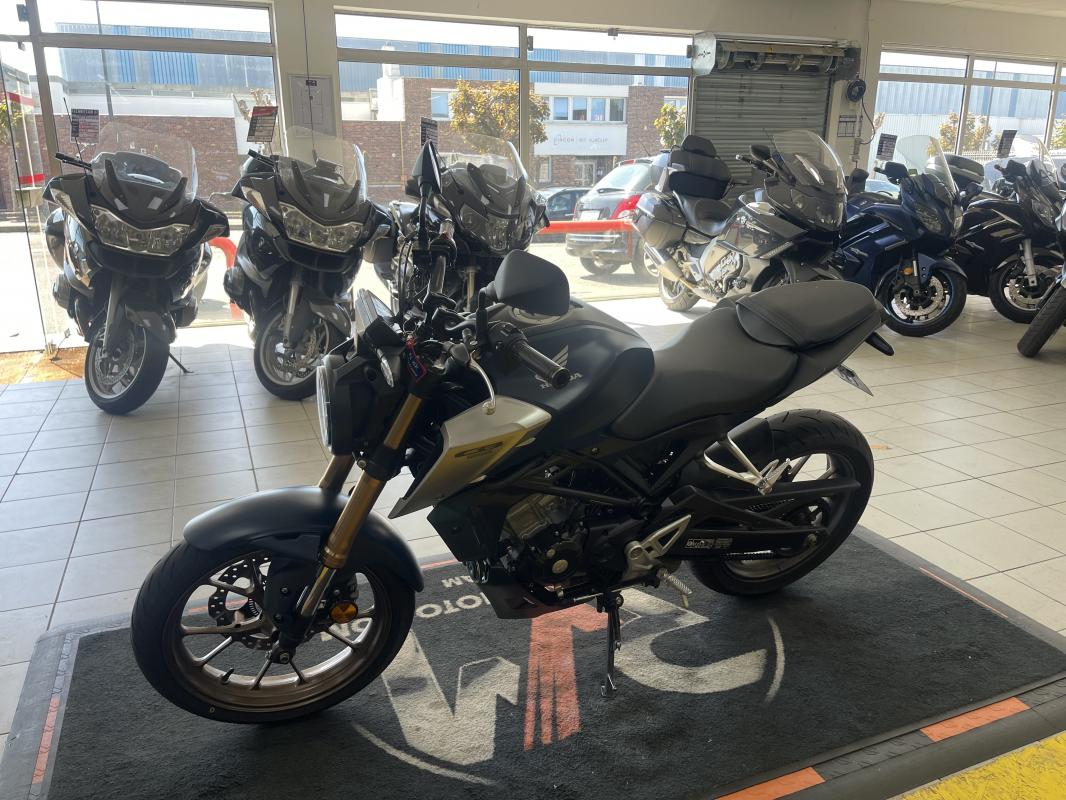 Honda CB125R REP.ECH.POSS 3 999
