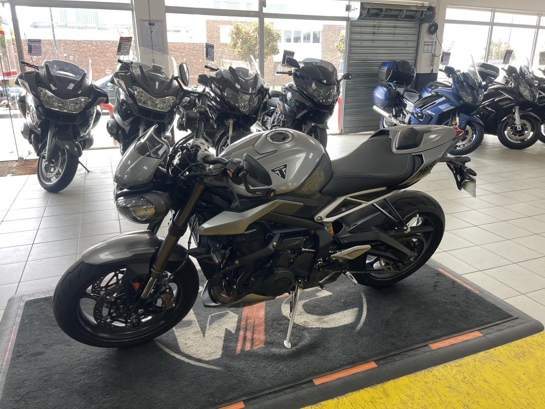 Triumph 765 STREET TRIPLE RS REP.ECH.POSS 9 999