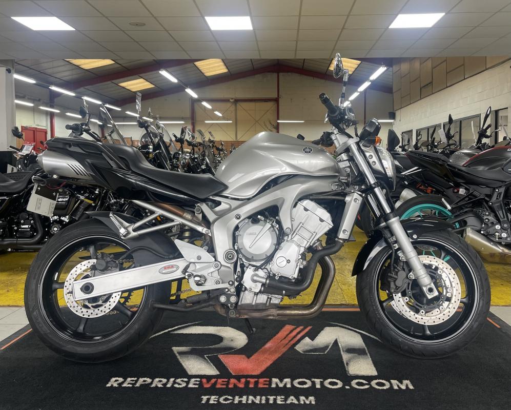 Yamaha FZ6 FAZER 600 REP.ECH.POSS 2299€