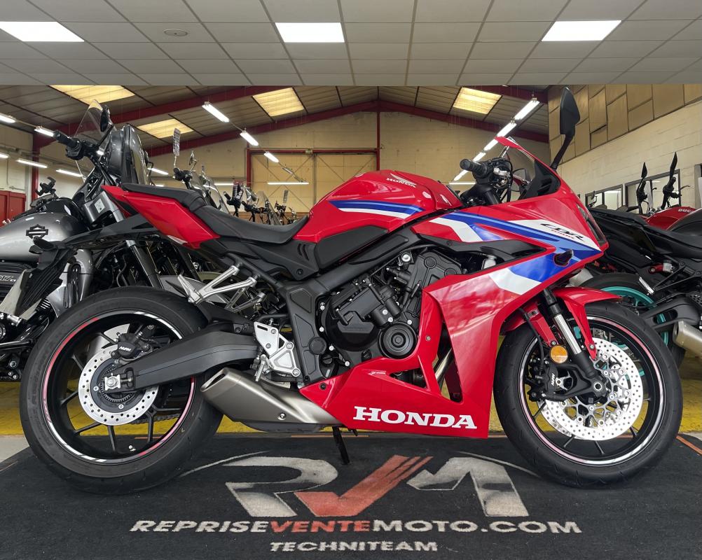 Honda CBR650R E-CLUTCH REP.ECH.POSS 8999€