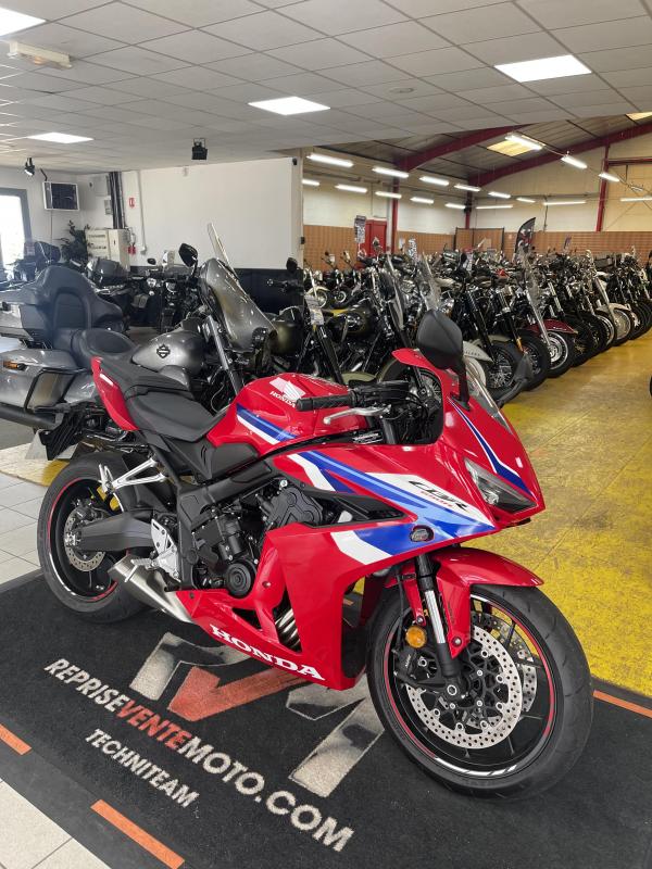 Honda CBR650R E-CLUTCH REP.ECH.POSS 8 999