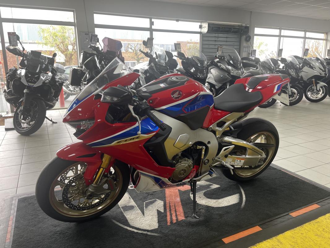 Honda CBR1000RR FIREBLADE SP2 1/29 REP.ECH.POSS 18 999