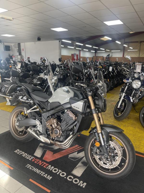 Honda CB650R E-CLUTCH REP.ECH.POSS 7 499