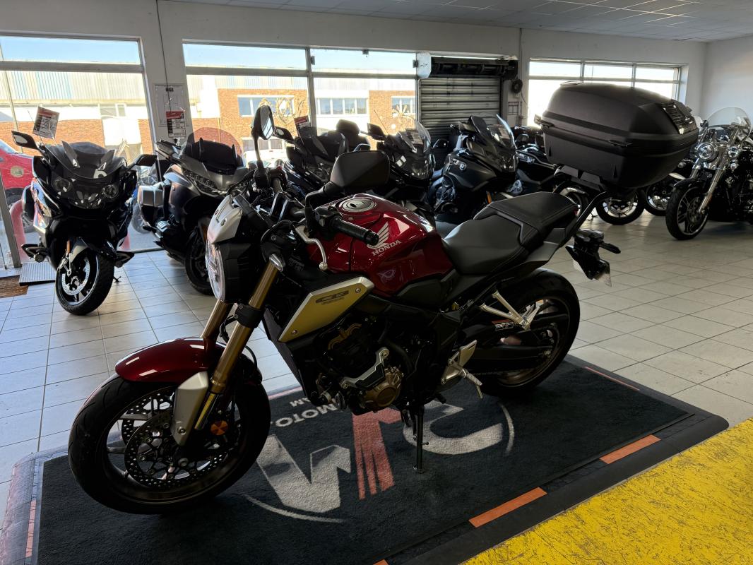 Honda CB650R REP.ECH.POSS 6 499