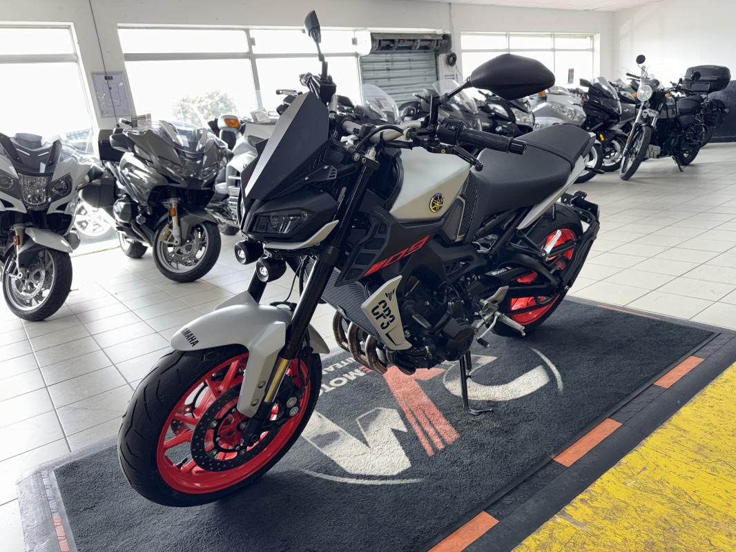 Yamaha MT09 REP.ECH.POSS 7 599