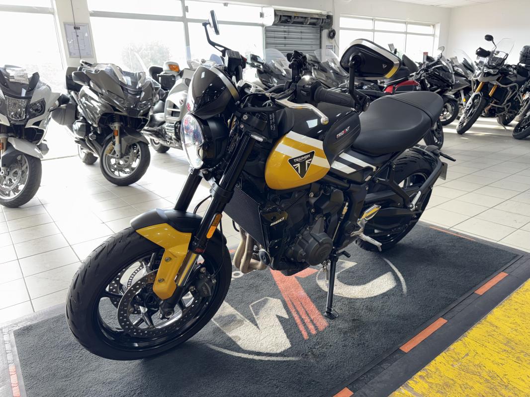 Triumph 660 TRIDENT REP.ECH.POSS 6 999