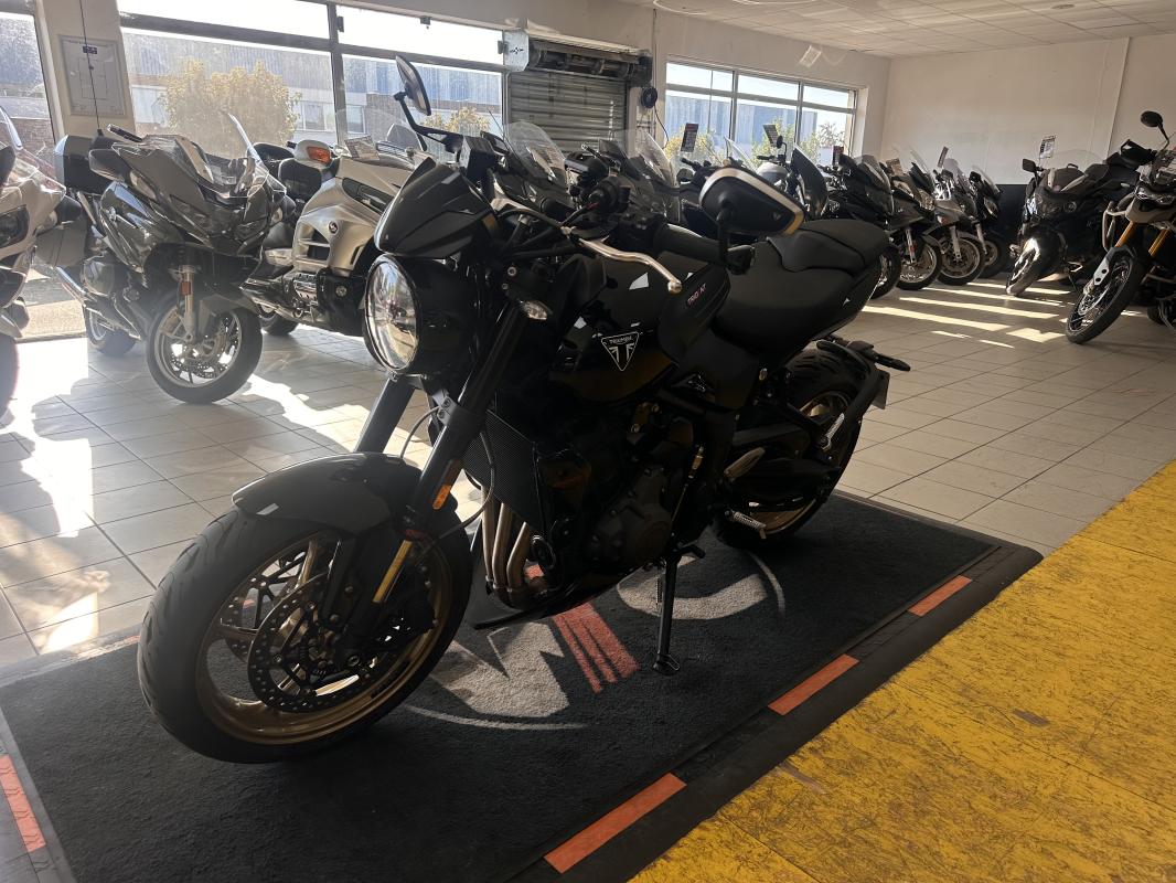Triumph TRIDENT 800 REP.ECH.POSS 8 799